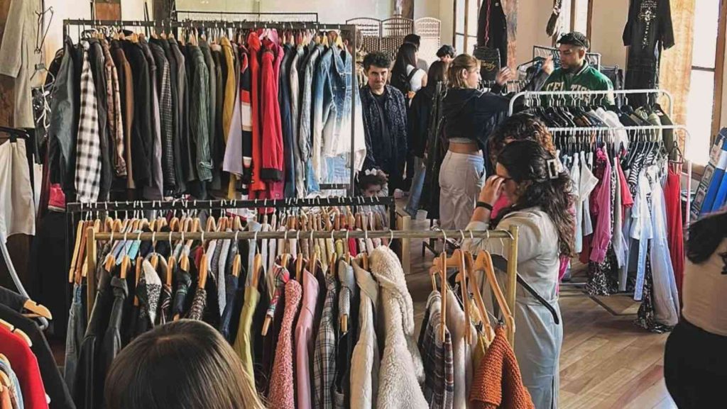 Imagen de Santiago Vintage Market. Feria de ropa de segunda mano en Santiago. Imagen del Instagram @santiagovintagemarket. Permiso de uso entregado por el dueño de la cuenta.