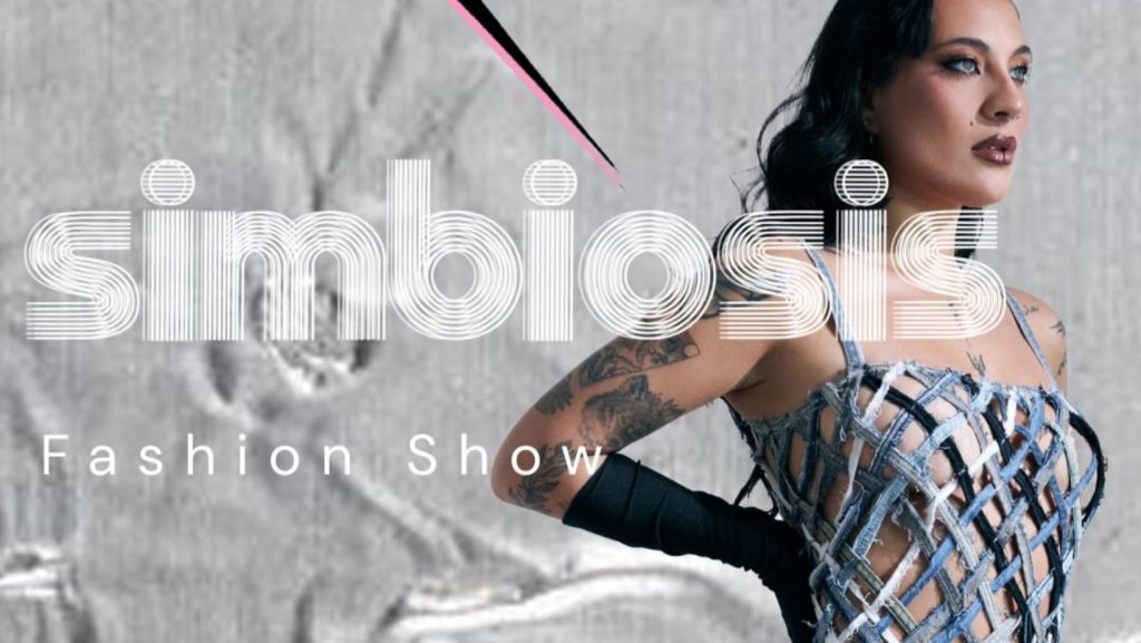 Afiche desfile SIMBIOSIS donde participarán exalumnas INACAP. Imagen del Instagram @simbiosis_fashionshow