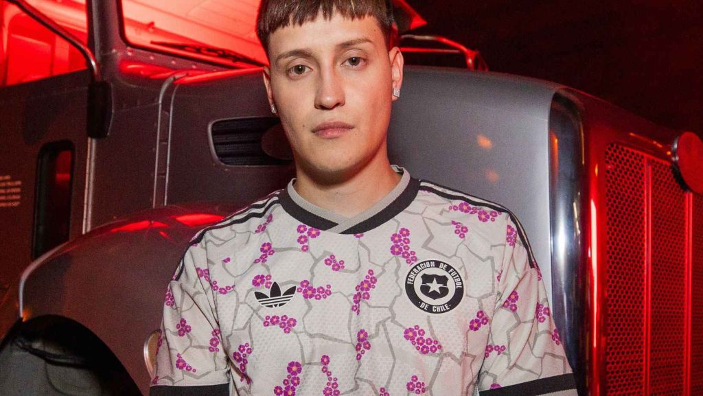 Kidd Voodoo estuvo presente en la presentación de la camiseta de la Selección Chilena. Imagen cedida en comunicado de prensa.