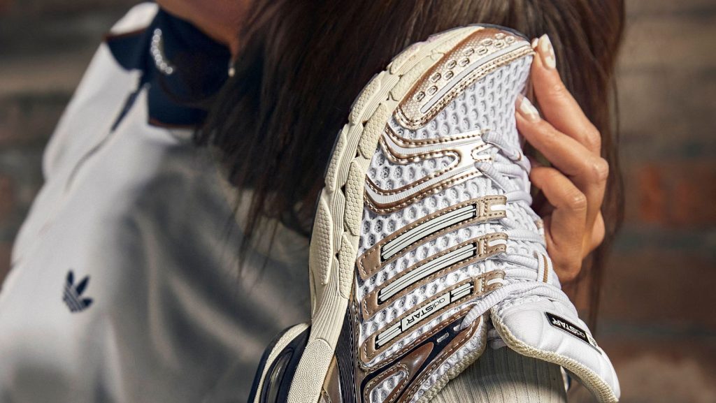 Imagen oficial del lanzamiento de las zapatillas Adistar con Princesa Alba. Cedidas por prensa.