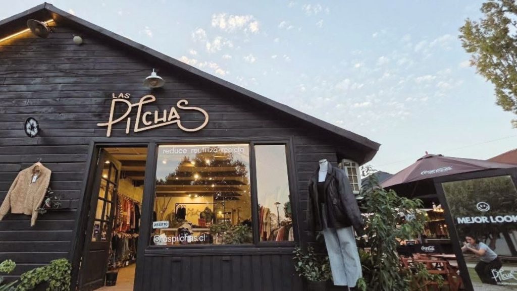Frontis de la tienda Las Pilchas en Pucón.